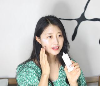 리더스코스메틱 리더스 카밍 바이오틱스 선 에센스 SPF 50+ PA++++ — 5점을 준 리뷰어가 2022년 6월 올린 사용 사진