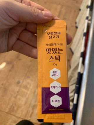 페페로니 맛있는 스틱 - 무항생제 닭고기 15개 + 원양선 참치 15개 — 5점을 준 리뷰어가 2021년 10월 올린 사용 사진