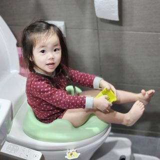 아르브 쿠션 유아 변기시트+2단 디딤대 배변훈련 세트 — 5점을 준 리뷰어가 2023년 1월 올린 사용 사진