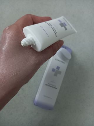 바노바기 코스메틱 바노바기 밀크씨슬 리페어 시카 선스크린 플러스 50ml — 5점을 준 리뷰어가 2023년 3월 올린 사용 사진