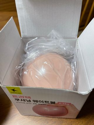 트라택 쿠셔닝 웨이트볼 0.5kg + 1kg SET — 4점을 준 리뷰어가 2022년 5월 올린 사용 사진