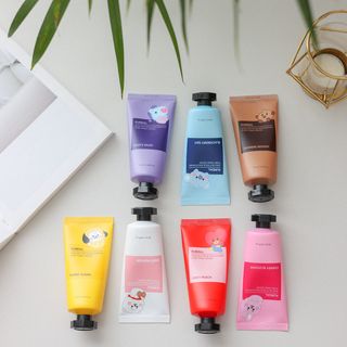 쿤달 BT21 시어버터 앤 마카다미아 퓨어 핸드크림 50ml 7구 기프트 세트 — 5점을 준 리뷰어가 2021년 3월 올린 사용 사진