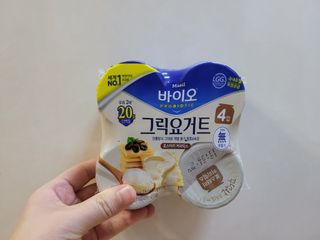 매일바이오 그릭요거트 오리지널 플레인 4개, 로스터리 커피믹스 4개 — 3점을 준 리뷰어가 2021년 12월 올린 사용 사진