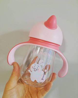 유비맘 트라이탄 코니빨대컵_컬러 랜덤 발송 — 5점을 준 리뷰어가 2021년 3월 올린 사용 사진