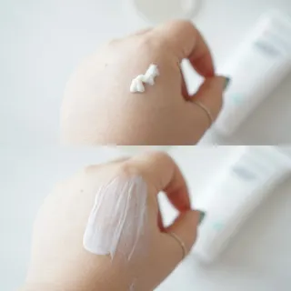 리더스코스메틱 리더스 카밍 바이오틱스 선 에센스 SPF 50+ PA++++ — 5점을 준 리뷰어가 2022년 8월 올린 사용 사진