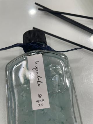 디어포레스트 쁘띠 플라워 디퓨저 시리즈 — 5점을 준 리뷰어가 2022년 9월 올린 사용 사진