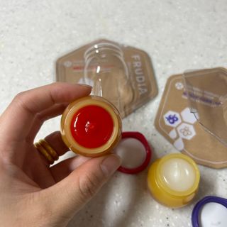 [후르디아] 올리브영 꿀과즙 립밤 2종 (블루베리/석류) — 5점을 준 리뷰어가 2022년 11월 올린 사용 사진
