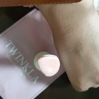 트윙클라 안티링클 샤이닝 멀티밤 — 5점을 준 리뷰어가 2022년 6월 올린 사용 사진