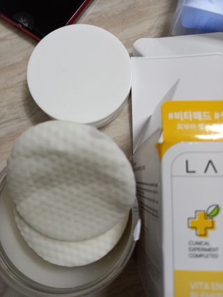 랑벨 비타 에너지 잡티 앰플 패드 65매 (투명하고 밝은 얼굴 광채패드) — 5점을 준 리뷰어가 2022년 6월 올린 사용 사진