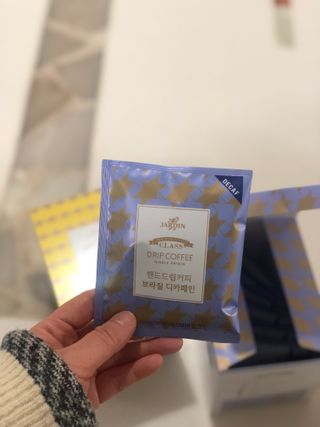 (주)쟈뎅 쟈뎅 클래스 핸드 드립 커피 10P 2종_디카페인 1종+랜덤 플레이버 1종 — 5점을 준 리뷰어가 2021년 4월 올린 사용 사진
