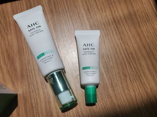[AHC] 세이프온 에센스 선크림 올리브영 스페셜 증정 기획세트 — 5점을 준 리뷰어가 2022년 6월 올린 사용 사진