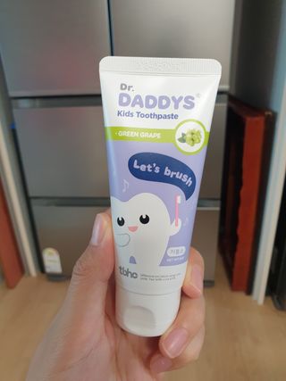 닥터데디스 안심저불소 키즈치약 (라즈베리, 청포도향 중 택 1) 60g +  여행용 미니 치약 15g — 5점을 준 리뷰어가 2022년 7월 올린 사용 사진