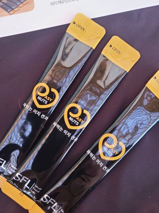 짜먹는 이지견과 짜먹는 이지아몬드, 짜먹는 이지허니피넛, 짜먹는 이지캐슈넛 각 10g X  10포 — 4점을 준 리뷰어가 2021년 1월 올린 사용 사진