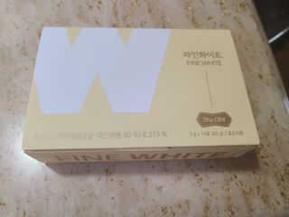 디오르 파인화이트 & 버닝레드 — 5점을 준 리뷰어가 2022년 1월 올린 사용 사진
