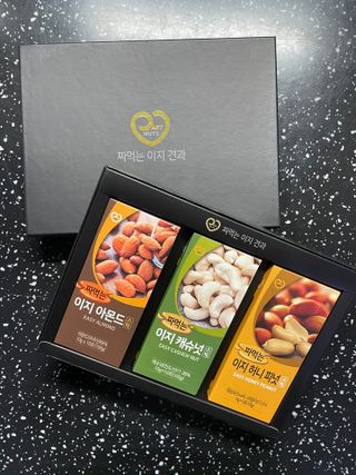 짜먹는 이지견과 짜먹는 이지아몬드, 짜먹는 이지허니피넛, 짜먹는 이지캐슈넛 각 10g X  10포 — 5점을 준 리뷰어가 2021년 4월 올린 사용 사진