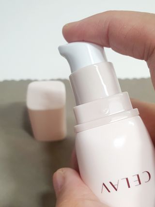 프리마인 선크림만 바꿨을 뿐인데 매일 물 2L챙겨먹고 기초케어 완벽하게 한 물빛피부 완성,셀라브UV프로텍터 — 5점을 준 리뷰어가 2023년 8월 올린 사용 사진