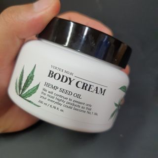 버텍스넘버원 버텍스 넘버원 햄프씨드오일 핸드밤, 바디크림 — 4.5점을 준 리뷰어가 2022년 3월 올린 사용 사진