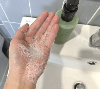 프리마인 메이크업과 들뜨는 각질까지 한방에 깐달걀로! 순하기까지한 셀베이스 그린티클렌저(200ml) — 5점을 준 리뷰어가 2023년 2월 올린 사용 사진