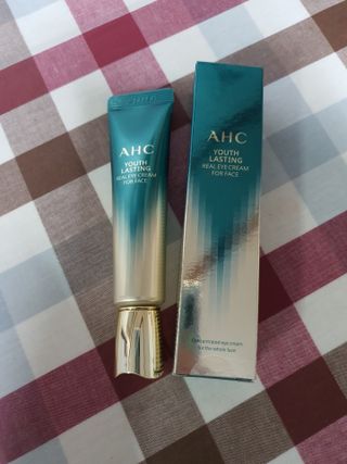 [NEW 탄력유턴 아이크림] AHC 유스 래스팅 리얼 아이크림 포 페이스 — 5점을 준 리뷰어가 2021년 3월 올린 사용 사진