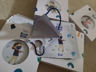 [블루 본 아이노우] 유아용 컬러마스크 40 PCS SET 2중 택 1 — 5점을 준 리뷰어가 2021년 4월 올린 사용 사진
