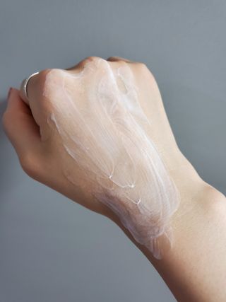 산수시 아쿠아 베네핏 24h 수부지 물광 속건조 수분크림 50ml — 5점을 준 리뷰어가 2021년 6월 올린 사용 사진