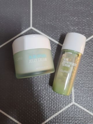 김정문알로에 큐어 큐어 알로에 리프레쉬 젤리 세럼, 큐어 알로에 하이드로 젤리 크림 — 5점을 준 리뷰어가 2021년 2월 올린 사용 사진