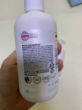 mom e 맘이 내추럴 베이비 케어 샴푸앤바스+로션 — 5점을 준 리뷰어가 2021년 1월 올린 사용 사진