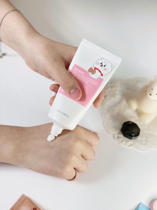 쿤달 BT21 시어버터 앤 마카다미아 퓨어 핸드크림 50ml 7구 기프트 세트 — 5점을 준 리뷰어가 2021년 3월 올린 사용 사진