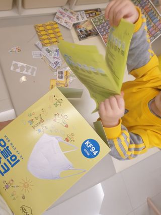 [심폐소생소] 오늘의마스크 KF94 소형 초등학생 어린이 마스크 — 5점을 준 리뷰어가 2022년 1월 올린 사용 사진