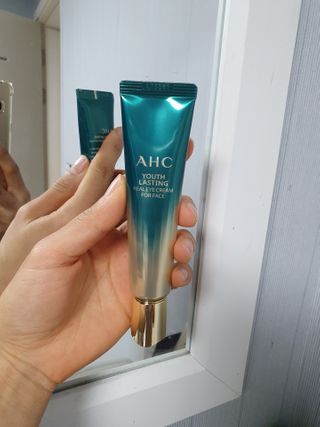 [NEW 탄력유턴 아이크림] AHC 유스 래스팅 리얼 아이크림 포 페이스 — 5점을 준 리뷰어가 2021년 2월 올린 사용 사진