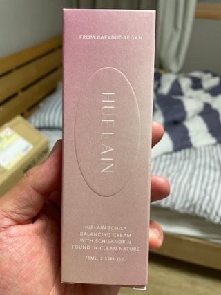 [휴랑] 오미자 2,000알로 피부 생기를 채워주는 밸런싱 크림 — 5점을 준 리뷰어가 2021년 10월 올린 사용 사진