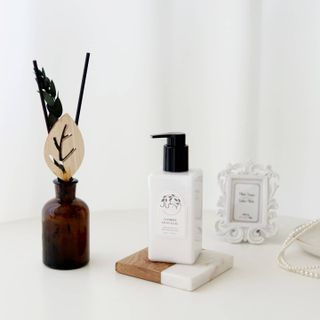 줄라이 모닝 _ JULY MORNING 줄라이모닝 하이드레이팅 퍼퓸드 바디앤핸드 에멀젼 — 5점을 준 리뷰어가 2021년 10월 올린 사용 사진