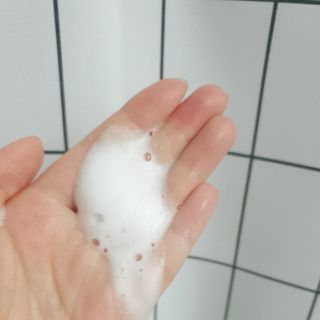 헤어플러스 콴디 아침세안제 폼클렌징 퓨어 어니스티 모닝클렌저 — 5점을 준 리뷰어가 2021년 3월 올린 사용 사진
