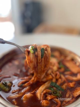 [푸딩팩토리] 즉석누들떡볶이 540g + 대구전통 납작만두 260g — 5점을 준 리뷰어가 2022년 12월 올린 사용 사진