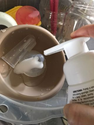 에티튜드 천연 젖병세정제 무향 아토베이비 폼타입 (295ml) 천연 친환경 비건 — 5점을 준 리뷰어가 2022년 8월 올린 사용 사진