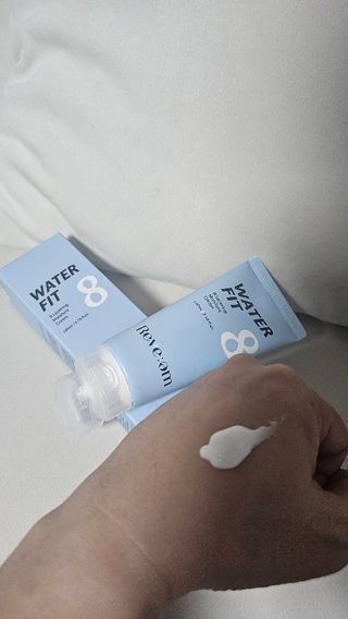 나우 [리브엠]피부 속부터 겹겹이, 촘촘하게! 워터핏8중 수분착붙 크림 — 5점을 준 리뷰어가 2025년 5월 올린 사용 사진