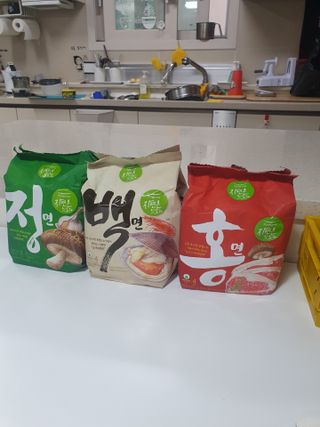 [풀무원] 자연은맛있다 정면, 백면, 홍면  세트 — 5점을 준 리뷰어가 2021년 4월 올린 사용 사진