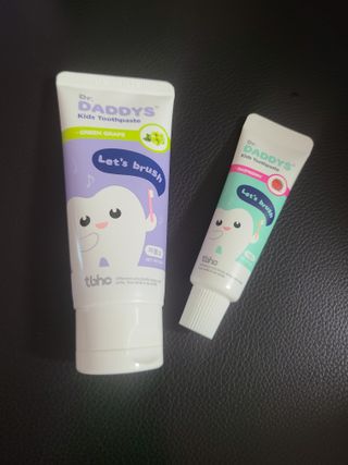 닥터데디스 안심저불소 키즈치약 (라즈베리, 청포도향 중 택 1) 60g +  여행용 미니 치약 15g — 5점을 준 리뷰어가 2022년 7월 올린 사용 사진
