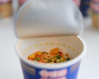 NISSIN 닛신 컵누들  4종 - 씨푸드오리지날, 씨푸드 스파이시, 씨푸드 커리, 씨푸드 XO소스 — 5점을 준 리뷰어가 2022년 12월 올린 사용 사진