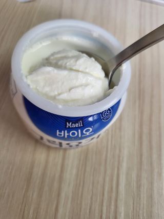 매일바이오 그릭요거트 오리지널 플레인 4개, 로스터리 커피믹스 4개 — 4점을 준 리뷰어가 2021년 12월 올린 사용 사진