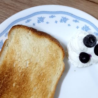 롯데제과 Vbread 포카치아식빵1개 + 미니식빵 1개 + 머핀 2개 세트 — 3.5점을 준 리뷰어가 2021년 9월 올린 사용 사진