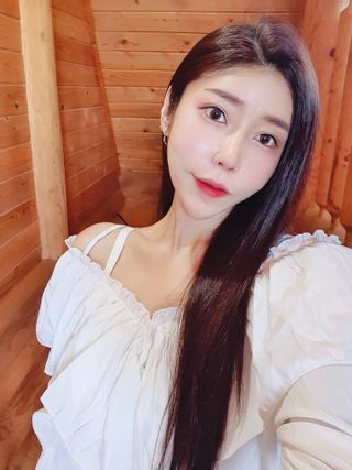 [골드앤디어] 지금 가장 핫한 신상, 빠르게 만나보세요 | 14K 사각 큐빅 라운드 원터치_3color 중 택 1 | — 5점을 준 리뷰어가 2021년 5월 올린 사용 사진