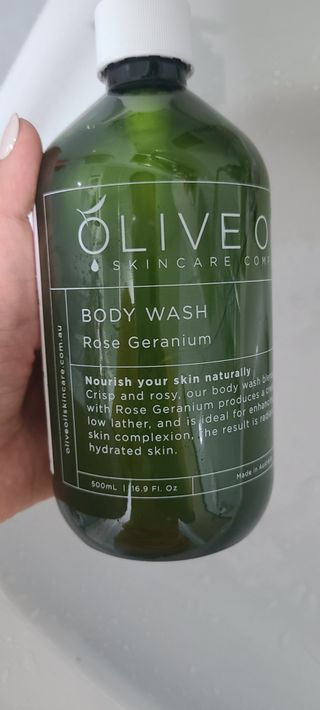 올리브 오일 스킨케어 컴퍼니 [OOSC] 향기로운 보습 로즈 제라늄 바디워시 500ml — 5점을 준 리뷰어가 2021년 5월 올린 사용 사진
