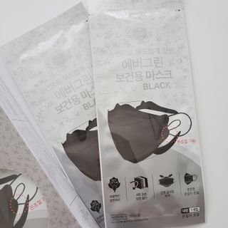 에버그린 순면 끈조절 KF80 마스크 - 화이트/블랙 컬러 대형 - 10매 — 5점을 준 리뷰어가 2021년 6월 올린 사용 사진
