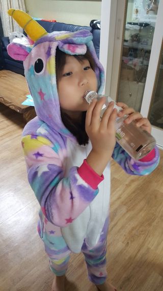 아쿠아스 플레이버워터 ★[아쿠아스] 제로칼로리 플레이버워터 복숭아/청포도 1BOX 20개입 — 5점을 준 리뷰어가 2021년 4월 올린 사용 사진