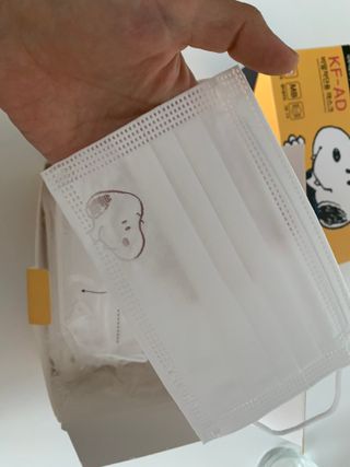 JHWORLD 스누피 마스크 정품 스누피 KF-AD 국내 비말차단 아동용 성인용 일회용 덴탈마스크 50매 — 5점을 준 리뷰어가 2021년 6월 올린 사용 사진
