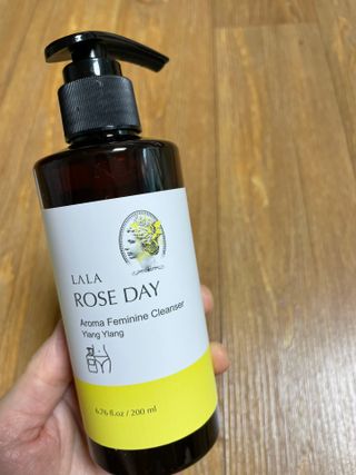 라라로즈데이 시즌2 여성청결제 200ml 아로마 페미민 클렌저, 독일더마인증 — 5점을 준 리뷰어가 2021년 9월 올린 사용 사진
