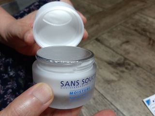 산수시 아쿠아 베네핏 24h 수부지 물광 속건조 수분크림 50ml — 5점을 준 리뷰어가 2021년 7월 올린 사용 사진