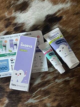 닥터데디스 안심저불소 키즈치약 (라즈베리, 청포도향 중 택 1) 60g +  여행용 미니 치약 15g — 5점을 준 리뷰어가 2022년 7월 올린 사용 사진