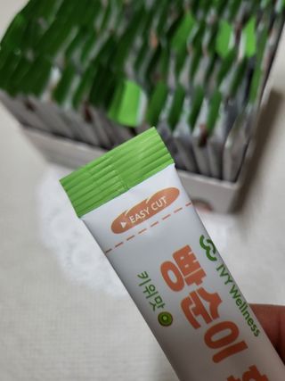 아이비웰니스 빵순이 식탁 위의 필수템! 빵순이 효소 키위맛 100포 + 석류맛 14포 (총 114포) — 5점을 준 리뷰어가 2022년 12월 올린 사용 사진